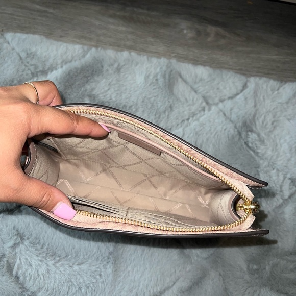 Michael Kors Pink wristlet - Picture 4 of 4